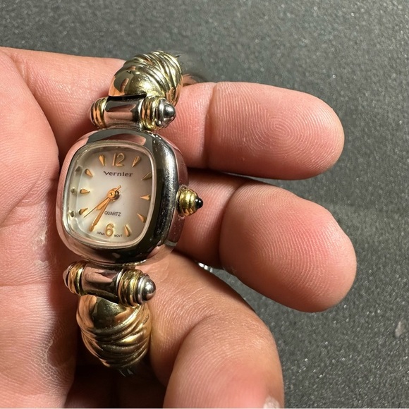 Vernier Ladies Quartz Cuff Watch Silver/Gold Tone Hinged Working New Battery - Picture 6 of 8